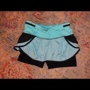 lululemon🍋🧘🏼‍♀️ skirt! built in spandex! size 2